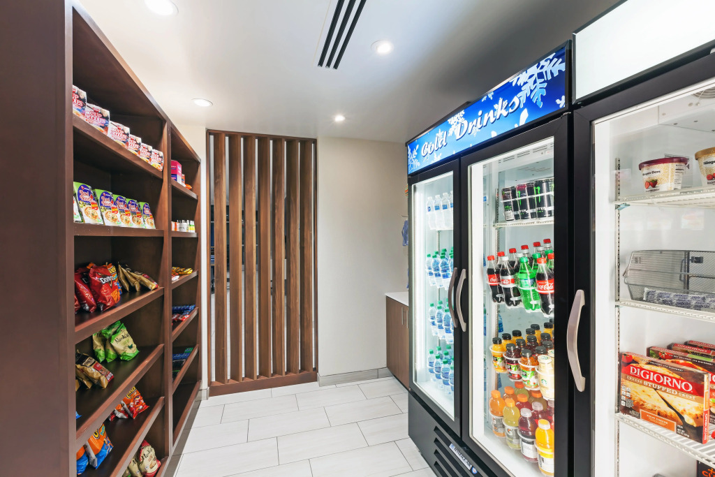 Holiday Inn Express & Suites Tulsa South - Woodland Hills by IHG