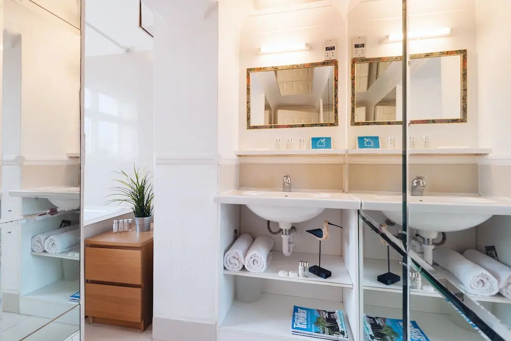 Earls Court Suites by Whelans