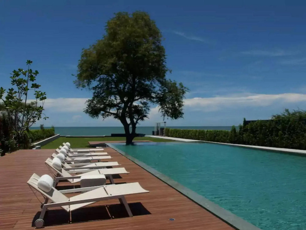 Baan Thew Talay Blue Sapphire