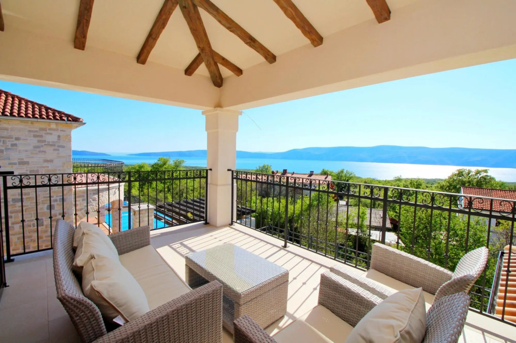 Lurda in Linardići with 4 bedrooms and 2 bathrooms