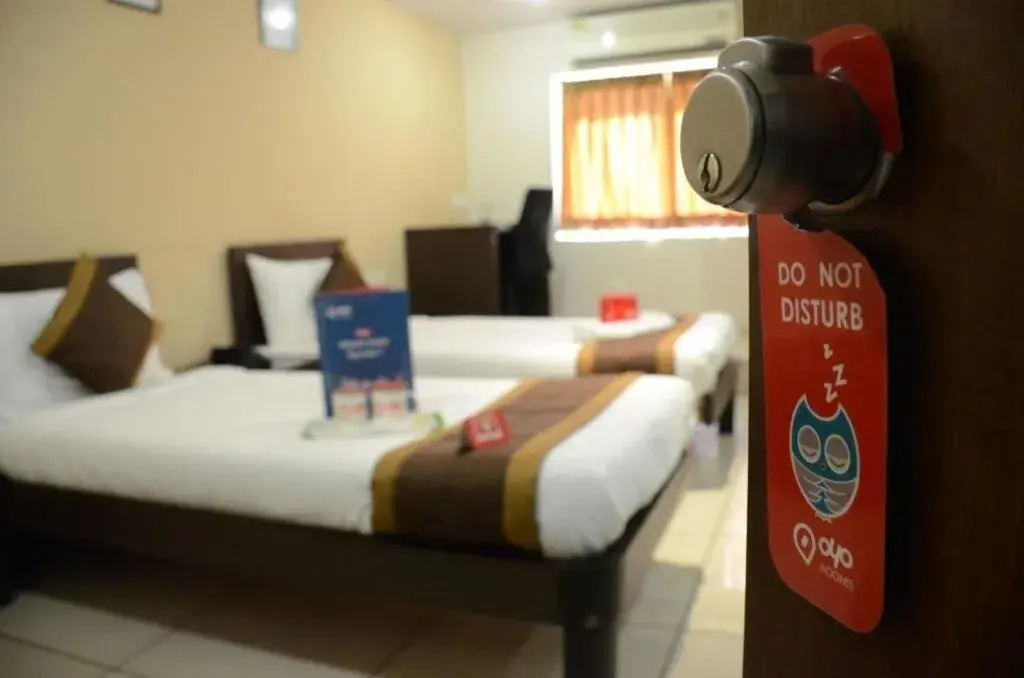 OYO 1999 Hotel Residence 20
