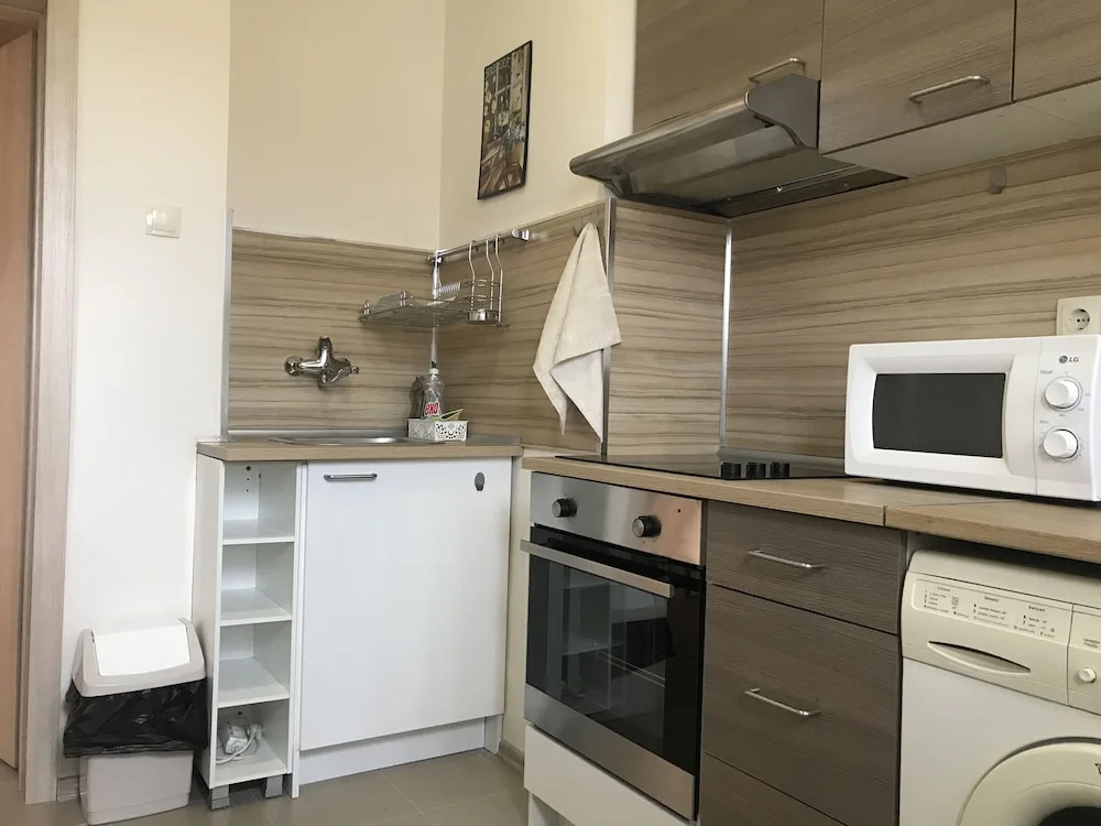 FM Deluxe 2-BDR Apartment with Terrace - Central City View
