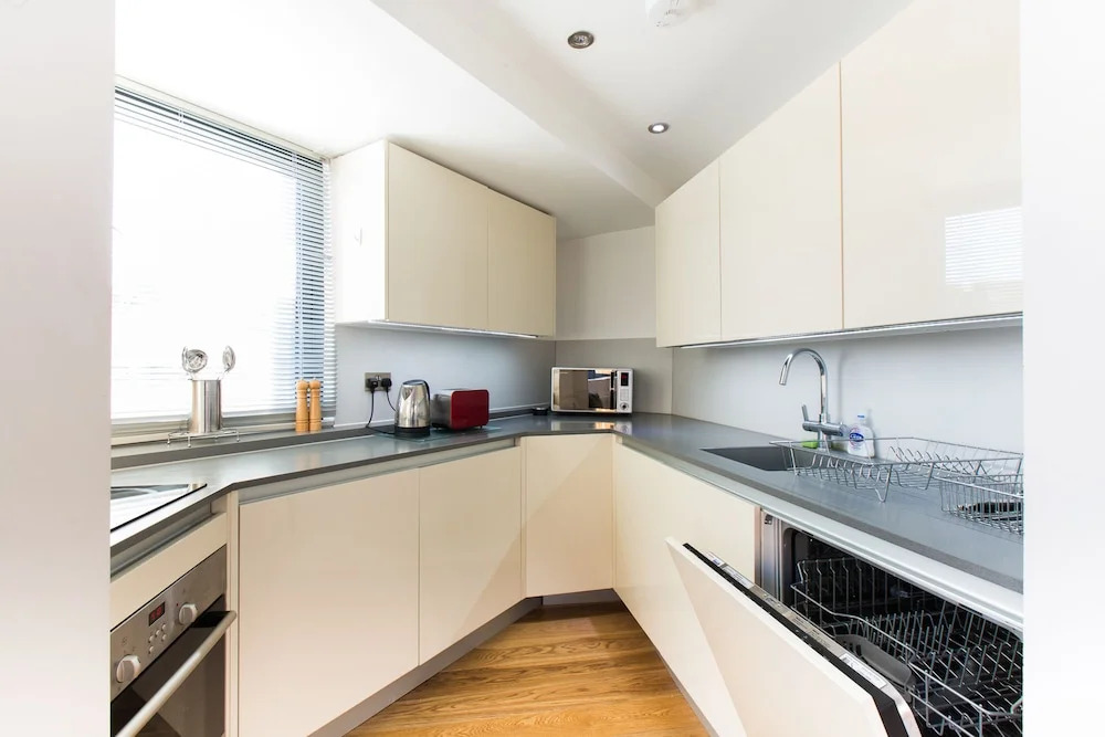 Luxury 2bed Apartment in Kensington A1