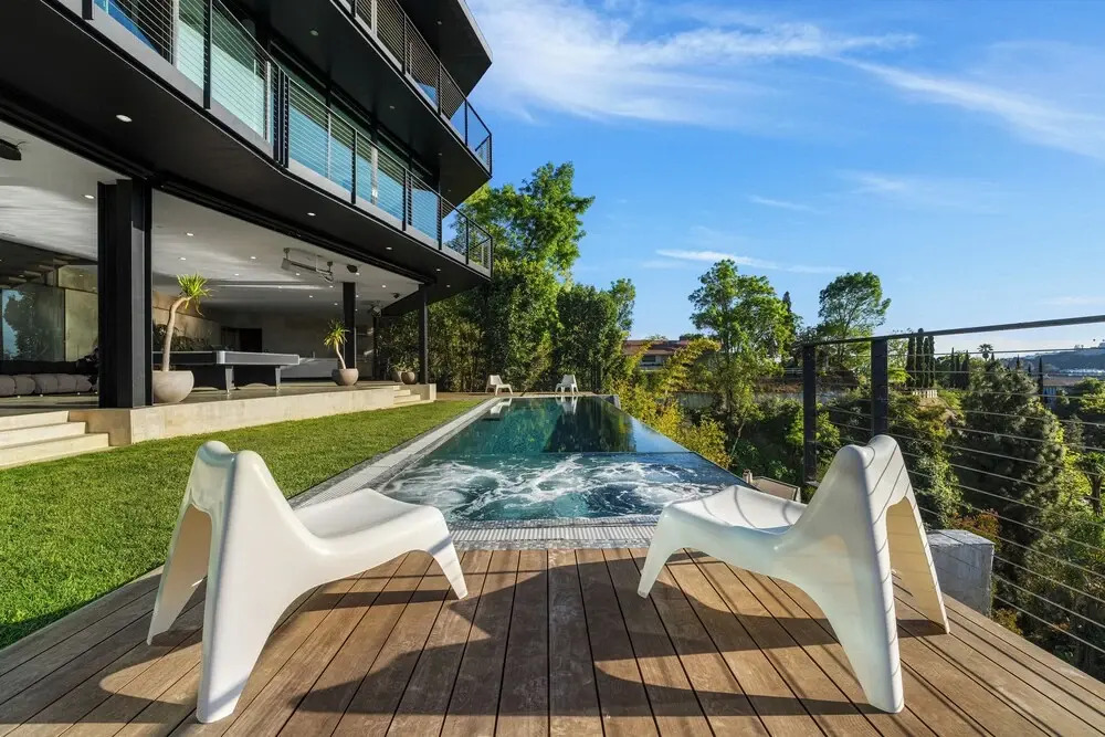 Glass Mansion - Chic Glass Villa in LA Hills With Views, Style & Serenity