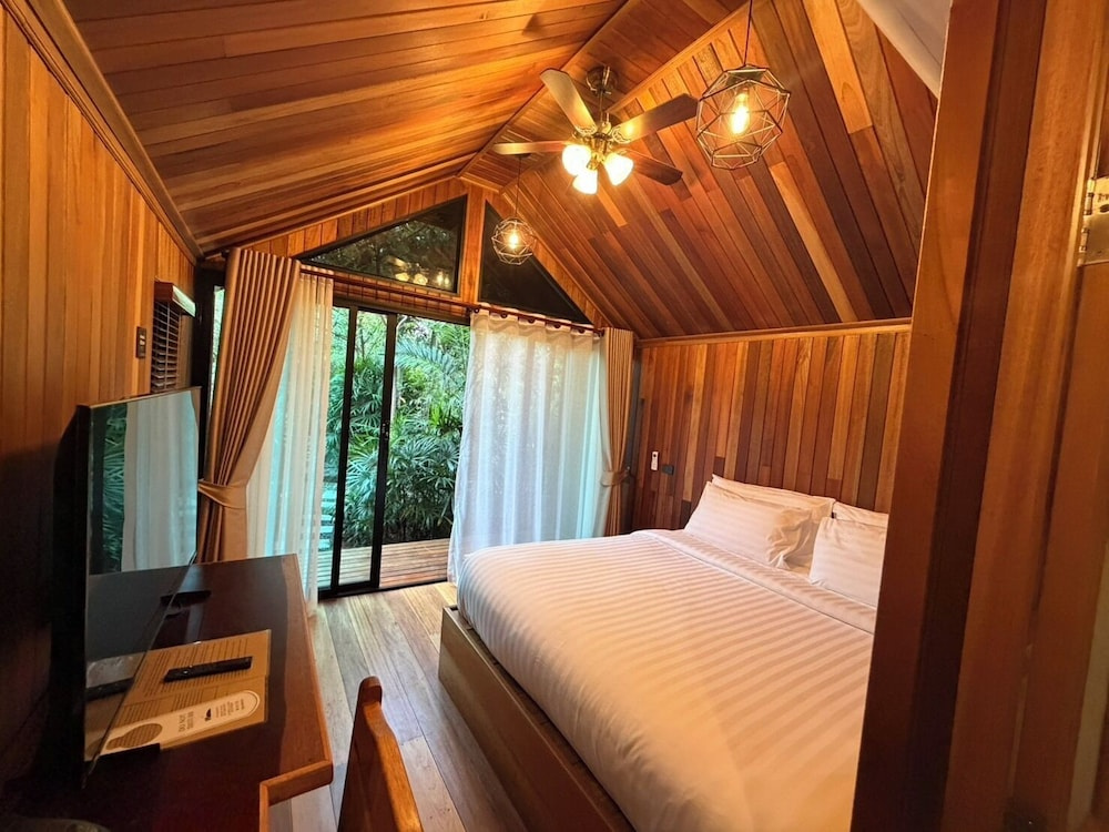Lush inn Phuket