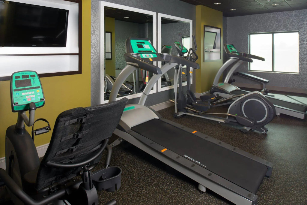 Holiday Inn Express Hotel & Suites North Kansas City by IHG
