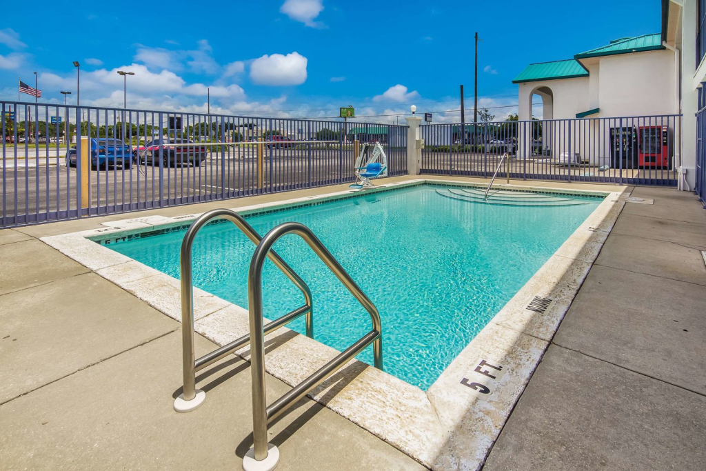 Motel 6 Pensacola, FL - NAS