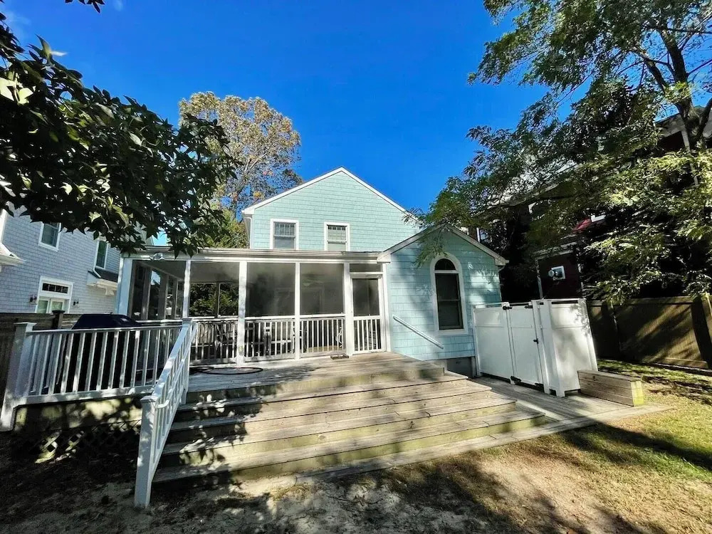 Laurel Street 108