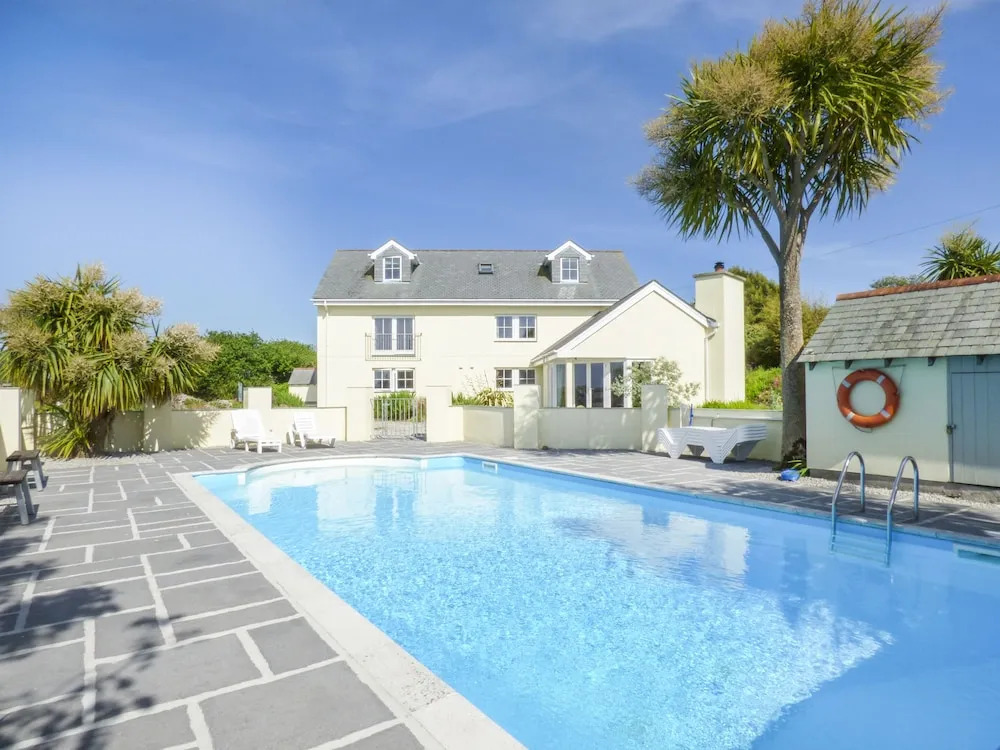 Rainbows End House