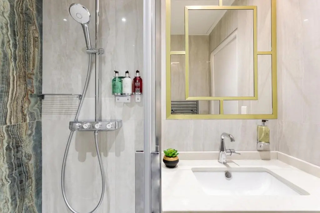 Luxury 2 Bedroom 2 Bathroom With AC -Eiffel Tower