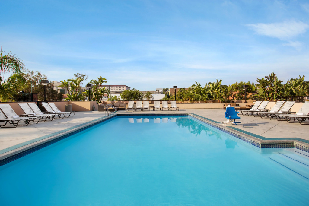 Crowne Plaza Hotel Los Angeles Harbor by IHG