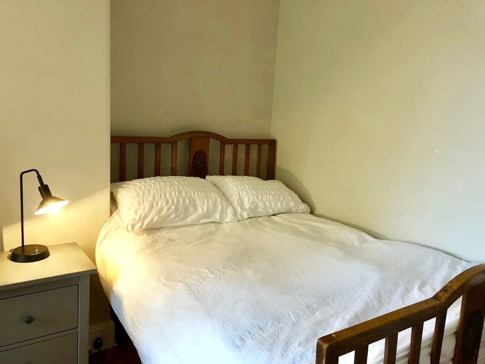 Traditional 3 Bedroom Tenement in Marchmont