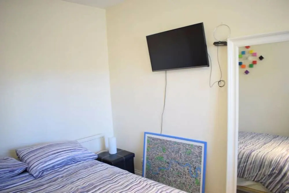 1 Bedroom House Near The City Accommodates 4