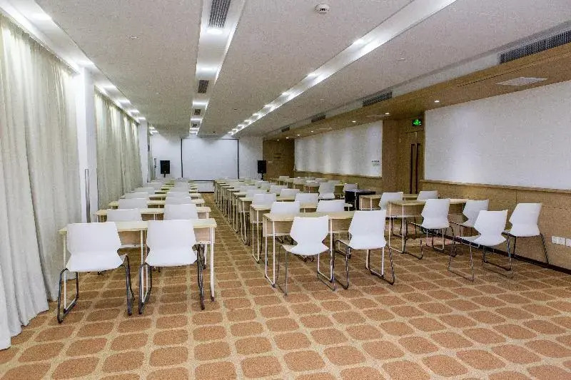 Qingzhu Jinyou Business Hotel (Shanghai Sheshan National Forest Park)