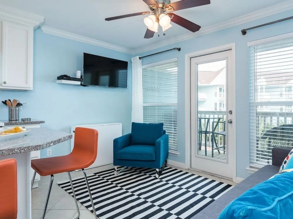 Beachfront Condo w/ Pool & Hot Tub by RedAwning
