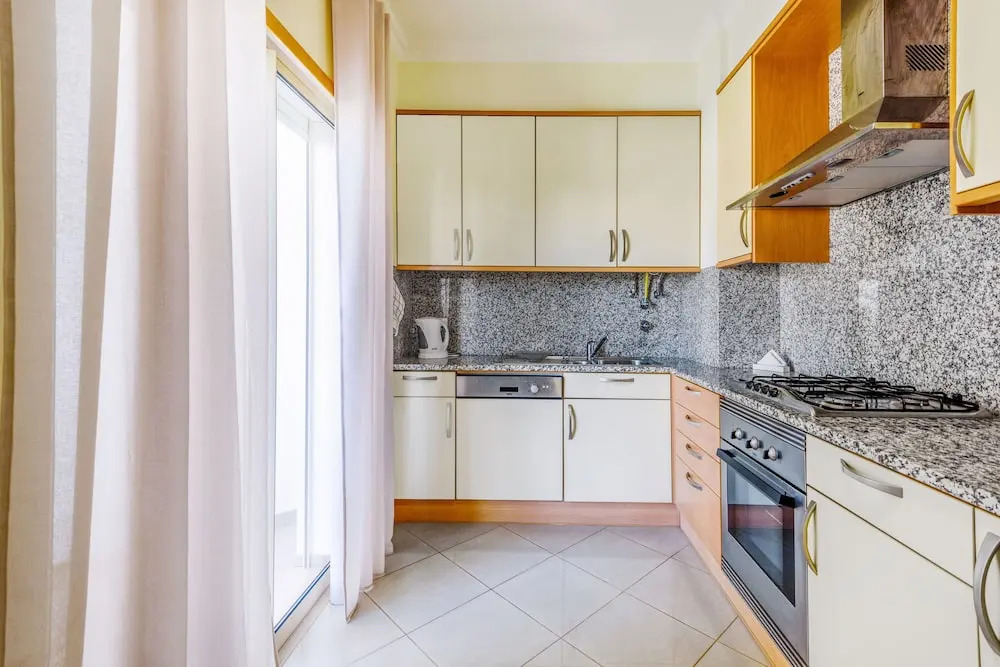 Sea view Apartment with 3 spacious Terraces & 2 Swimming pools