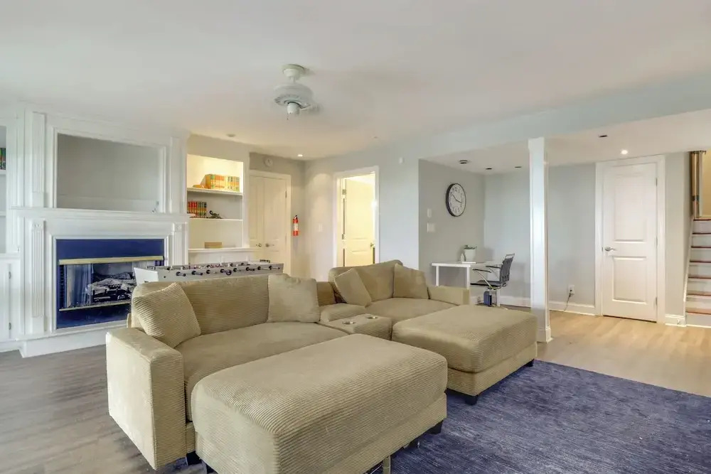 Pets Welcome: Beachfront Family Retreat in Norfolk