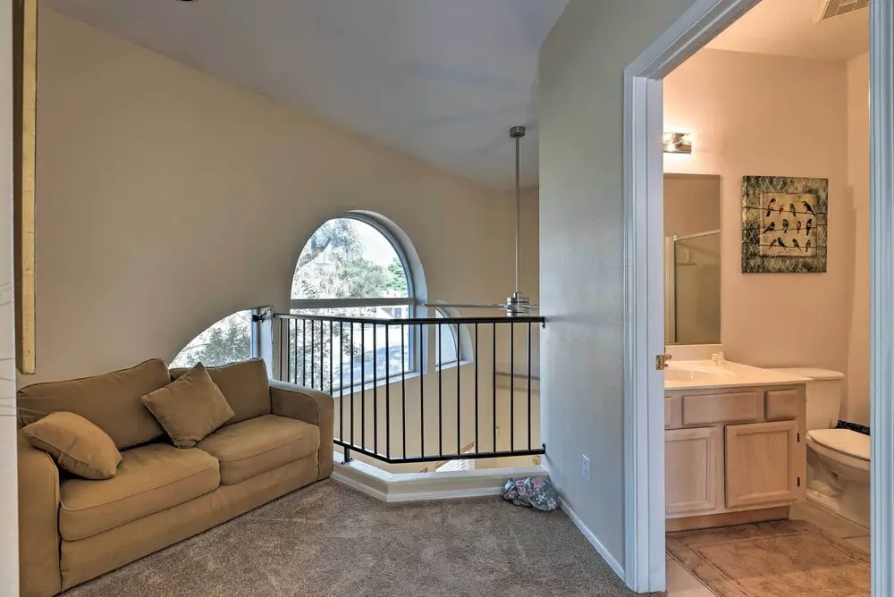 Phoenix Townhome w/ Pool Access, 13 Mi to Old Town