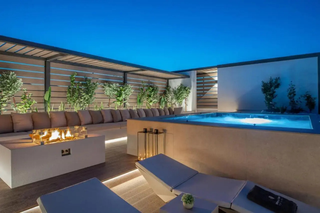 SAVVAS & MARIA PALACE