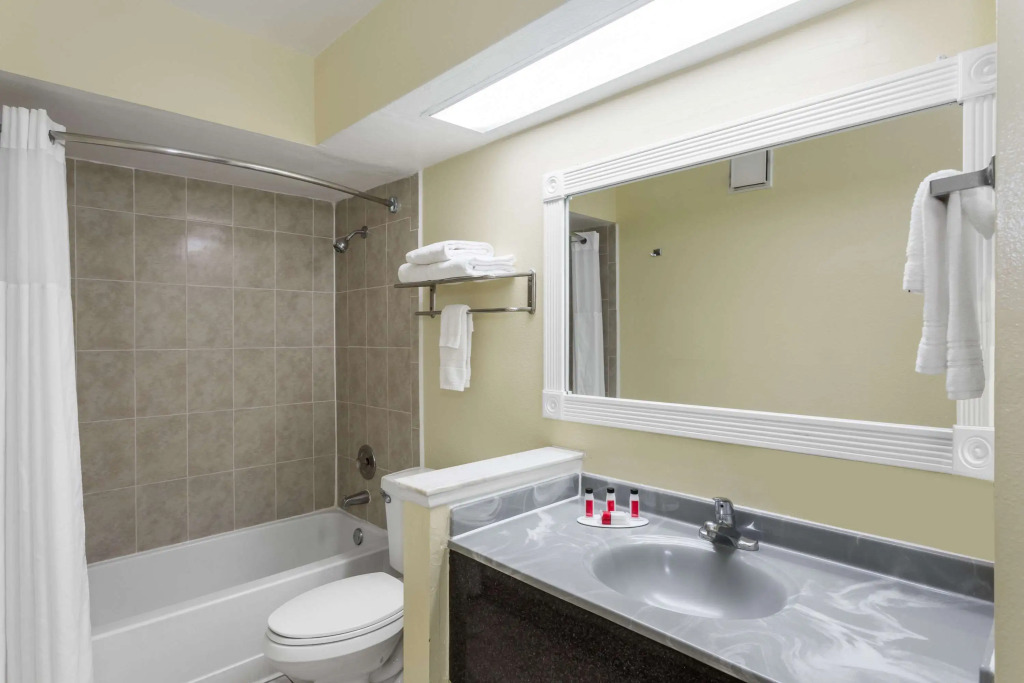 Days Inn & Suites by Wyndham Port Richey