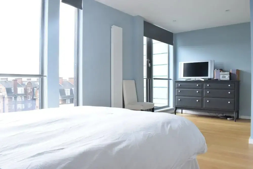 Spacious 2 Bedroom Penthouse in Islington