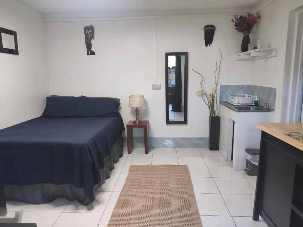 Garden Studio Flat Mango Walk