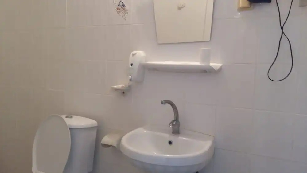 Bayrakli Otel