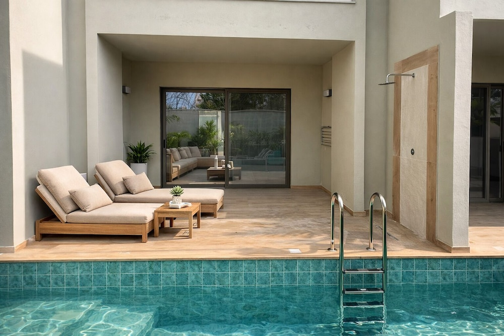 Oasis Luxury Suites