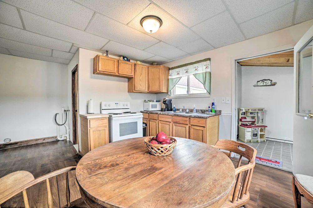 Walkable St Ignace Condo w/ Lake Huron Views
