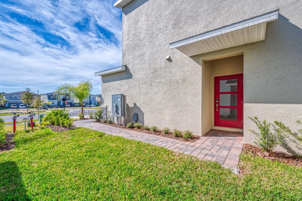 Charming condo with great golf view near Disney