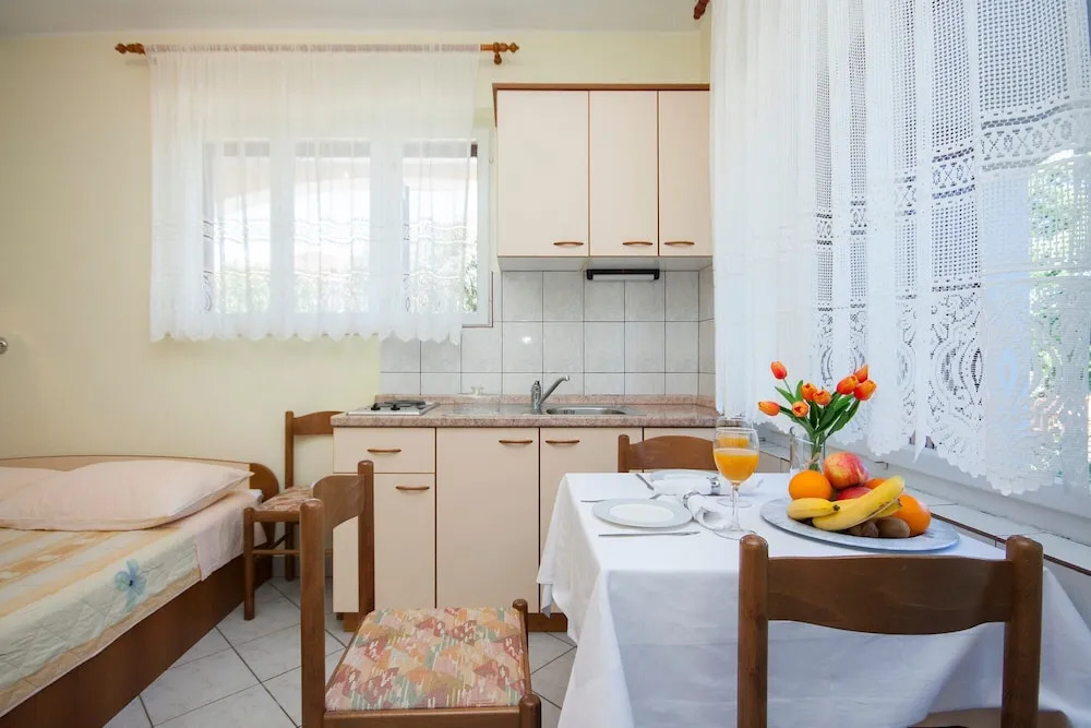 Family Apartments & Rooms Mikelin