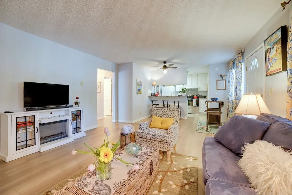 1 Mi to Reno-sparks: Family Retreat w/ Fireplace!