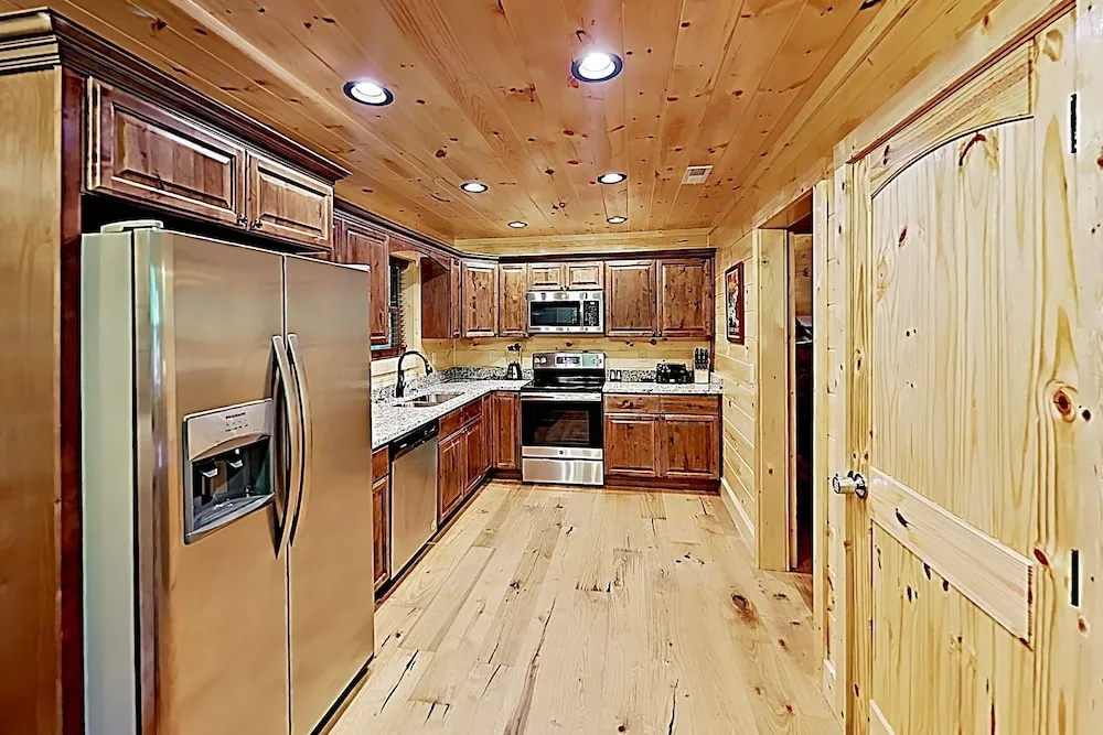 New Listing! All-suite - 1.5 Acres & Hot Tub 2 Bedroom Home