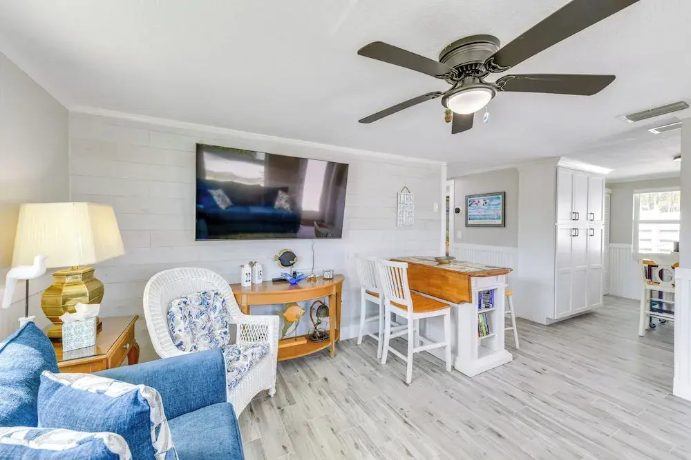 Fish, Swim & Unwind: Anna Maria Apt Steps to Beach