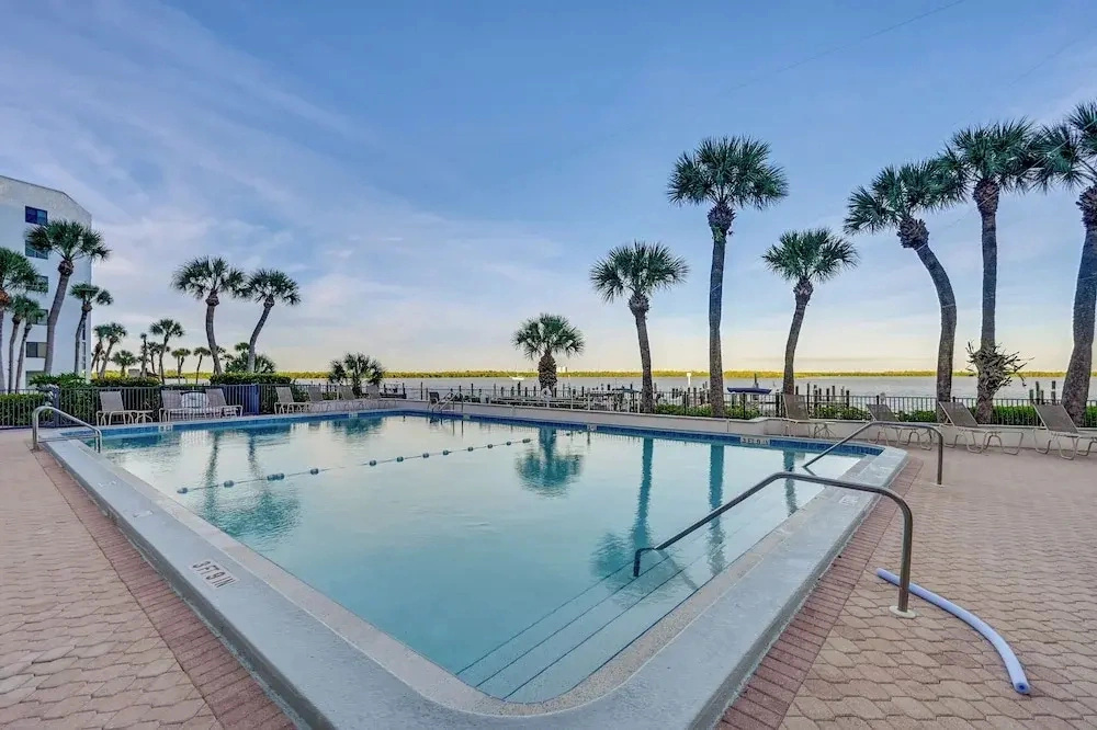 Riverside Marco Island Condo: Pool & Marina Access