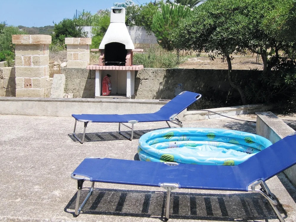 Villa With 4 Bedrooms in Torre Pali Lecce, With Wonderful sea View, En