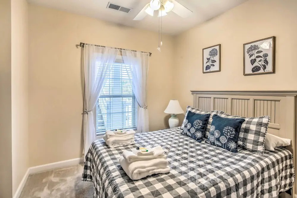 Pool, Beach & Golf: Barefoot Resort Condo!