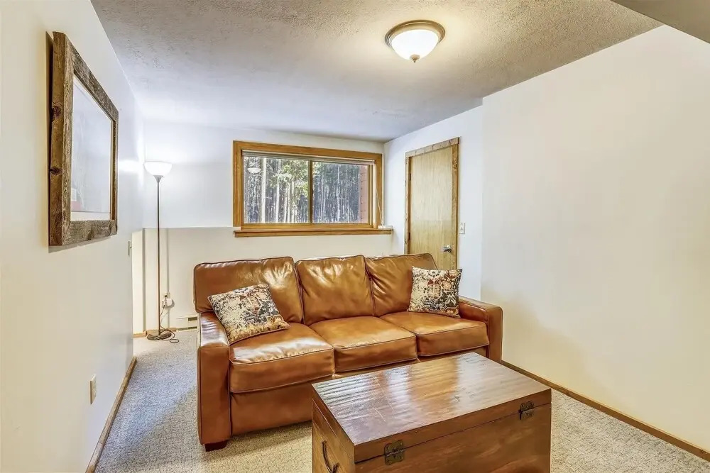 Wagon Wheel Retreat 4 Bedroom Home by RedAwning