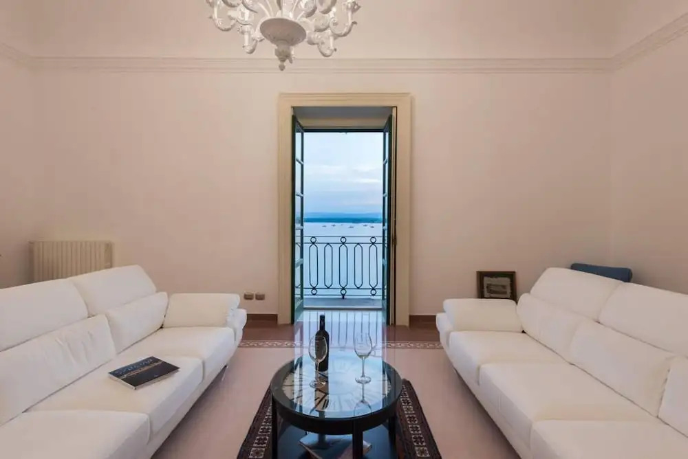 Duomo sea Side Deluxe Apartment