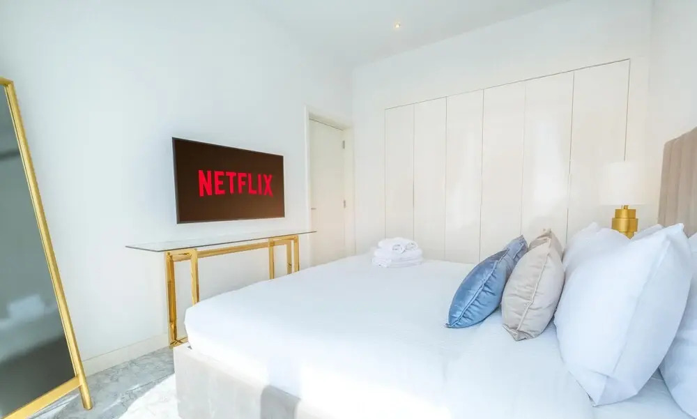 LUX The Pad Executive Suite Canal View 1