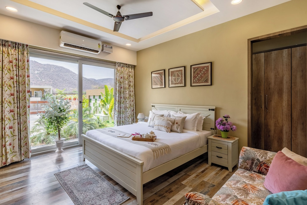 Heaven in Hills By ELIVAAS with pvt pool