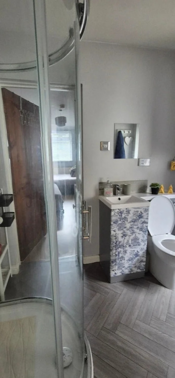 Apartment Sleeps 4 With Parking