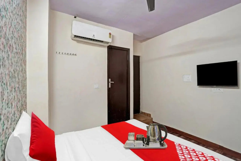 OYO Flagship 70188 S R Hotel