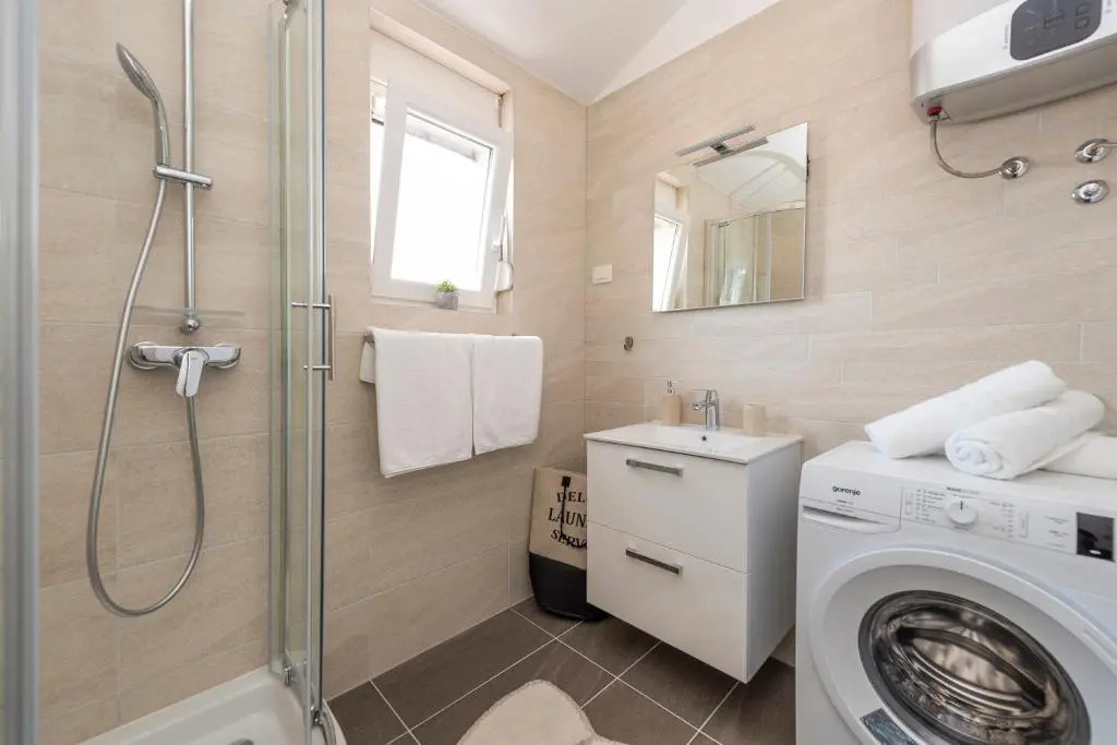 LUXURY APARTMENTS - LA VIR 1 & 2
