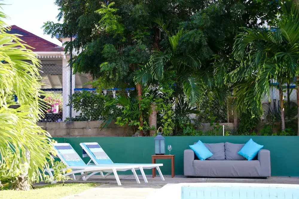 Отель Talk of the Town Inn & Suites
