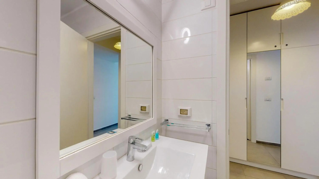 Luminous 3BR in Florentine