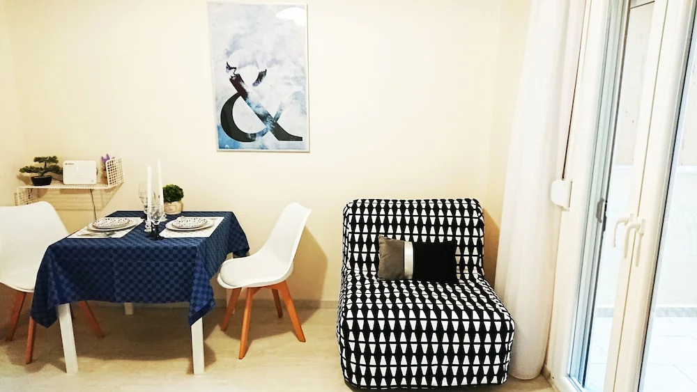 Monad Apartments Karaoli