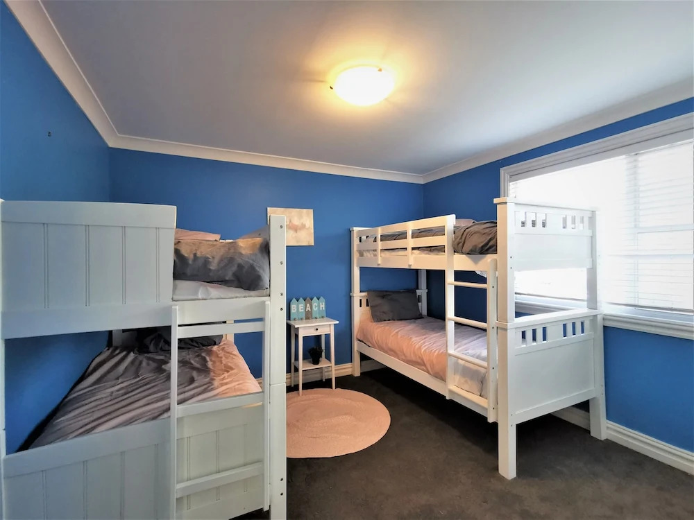 Comfy 4 Bedroms Corner House