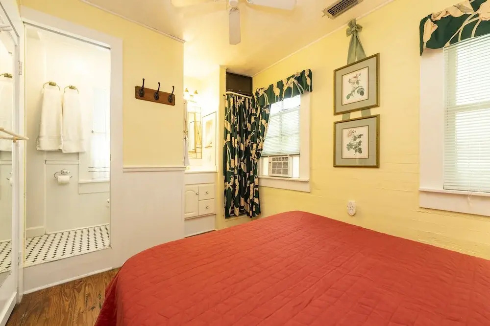 Knowles House B&B
