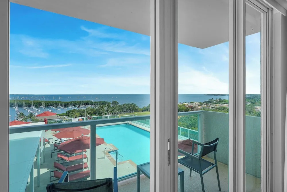 Tropical Paradise - Spacious 3-Bedroom